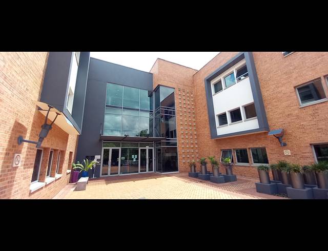 669M² OFFICE TO LET IN BRYANSTON